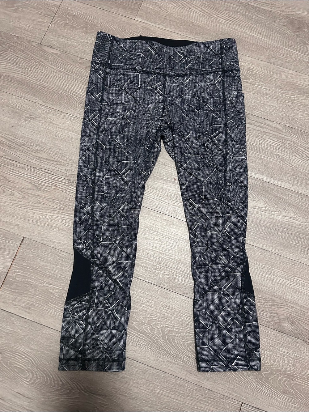 lululemon athletica Black & Gray Geometric Capris